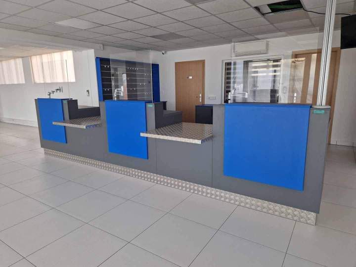 Banque d'accueil moderne Barr
