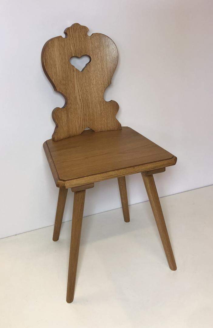 Chaises authentiques, fabriquées avec un savoir-faire traditionnel
